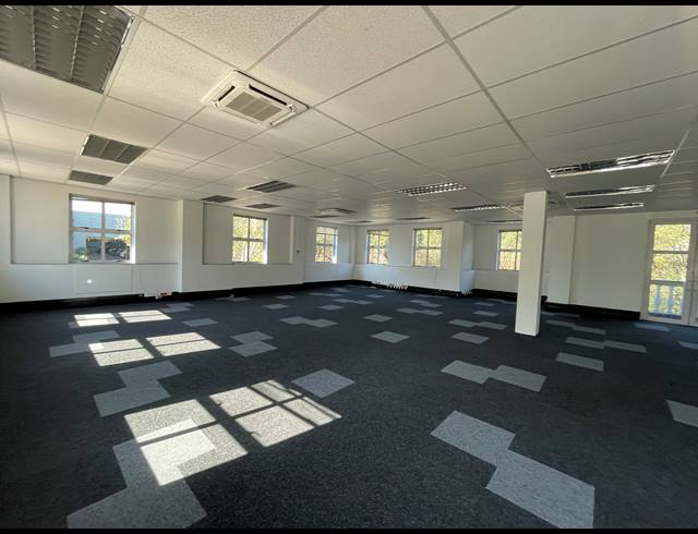 279M² OFFICE TO LET IN BRYANSTON